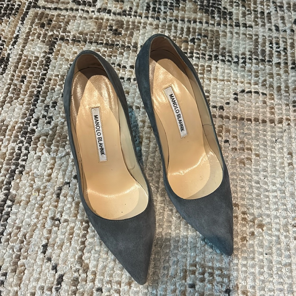 Manolo Blahnik Grey Suede Pointy Heel Size 36.5